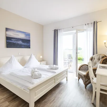Hotel Pharisäerhof - DAS Hundehotel auf Nordstrand mit Restaurant und Café