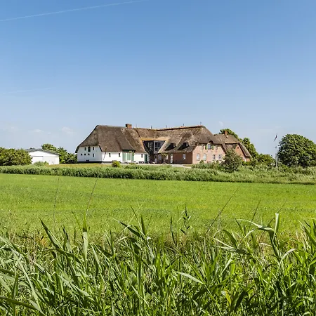 Hotel Pharisäerhof - DAS Hundehotel auf Nordstrand mit Restaurant und Café 3*