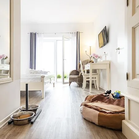호텔 Pharisaeerhof - Hundehotel Auf Mit Restaurant Und Cafe 3*