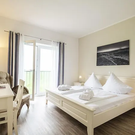 호텔 Pharisaeerhof - Hundehotel Auf Mit Restaurant Und Cafe 3*